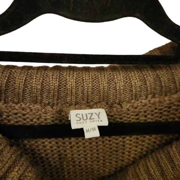 Suzy shier shirt size medium - Picture 3 of 3